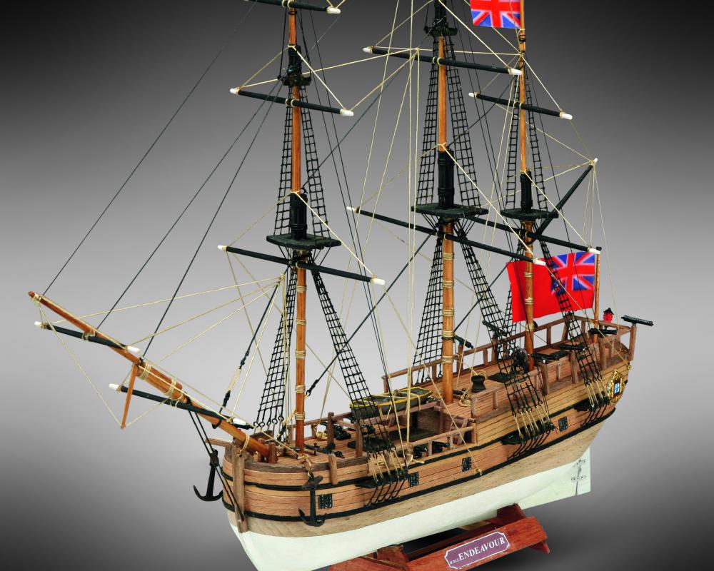 Mini HMS Endeavour